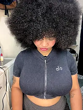 Snapshot of MalaikaBrown chatting on December 5, 2025, 1:38 am MalaikaBrown online show from December 5, 2025, 1:38 am