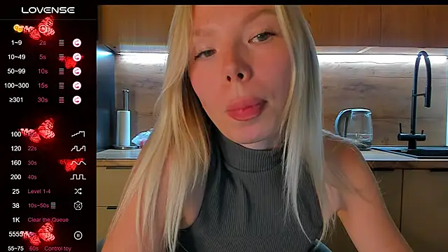 Snapshot of Olivia_Bells chatting on July 4, 2026, 9:19 pm Olivia Bells online show from July 4, 2026, 9:19 pm