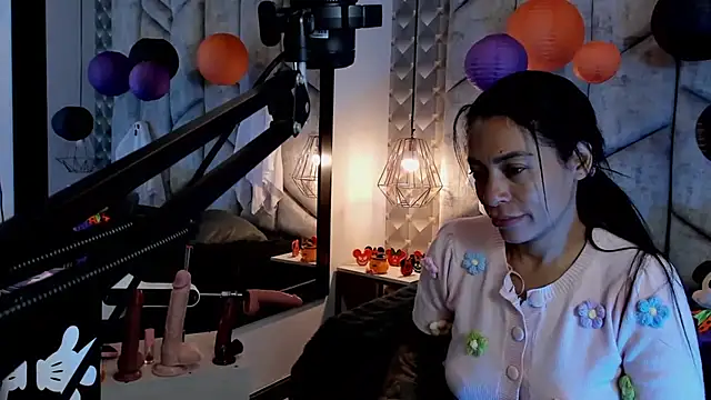 Snapshot of NiicolleMiller chatting on October 31, 2025, 11:51 am NiicolleMiller online show from October 31, 2025, 11:51 am