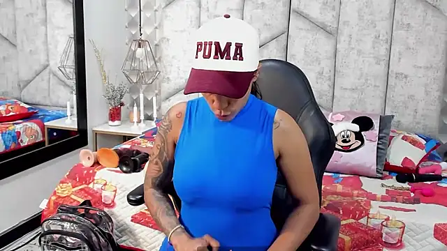 Snapshot of NiicolleMiller chatting on December 15, 2025, 11:27 am NiicolleMiller online show from December 15, 2025, 11:27 am