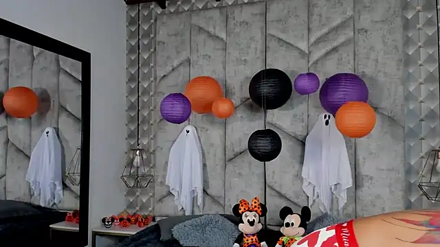 Snapshot of NiicolleMiller chatting on October 22, 2025, 5:45 pm NiicolleMiller online show from October 22, 2025, 5:45 pm