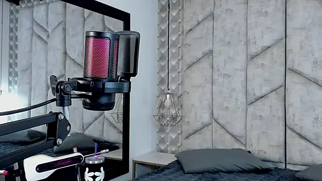 Snapshot of NiicolleMiller chatting on November 8, 2025, 1:03 pm NiicolleMiller online show from November 8, 2025, 1:03 pm