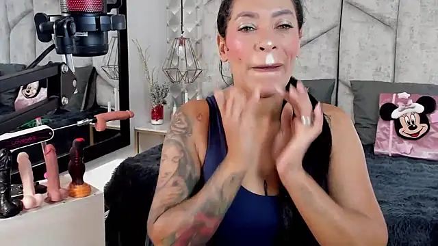 Snapshot of NiicolleMiller chatting on November 13, 2025, 12:09 pm NiicolleMiller online show from November 13, 2025, 12:09 pm