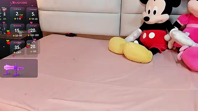 Snapshot of NiicolleMiller chatting on September 19, 2025, 8:13 pm NiicolleMiller online show from September 19, 2025, 8:13 pm