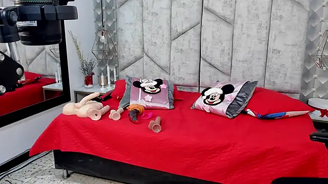 Snapshot of NiicolleMiller chatting on December 13, 2025, 8:04 pm NiicolleMiller online show from December 13, 2025, 8:04 pm