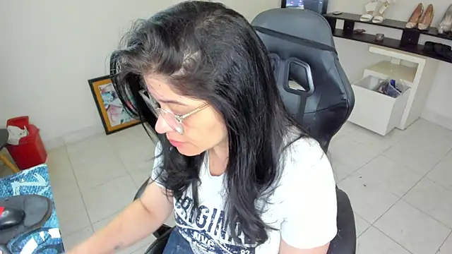 Snapshot of BellaFlaming chatting on May 4, 2026, 10:40 am BellaFlaming online show from May 4, 2026, 10:40 am