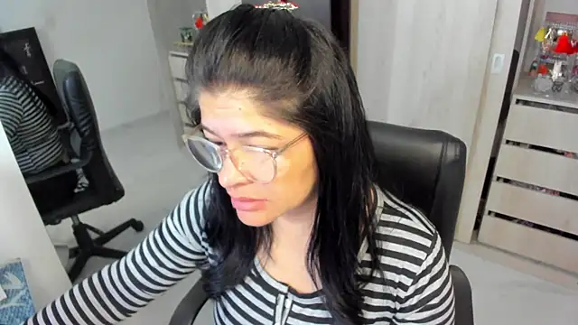 Snapshot of BellaFlaming chatting on June 5, 2026, 11:27 am BellaFlaming online show from June 5, 2026, 11:27 am