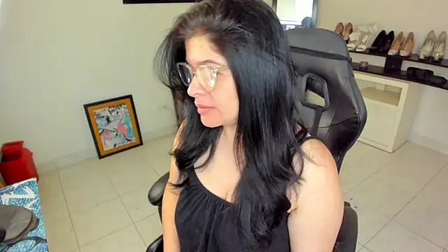 Snapshot of BellaFlaming chatting on April 27, 2026, 10:35 am BellaFlaming online show from April 27, 2026, 10:35 am