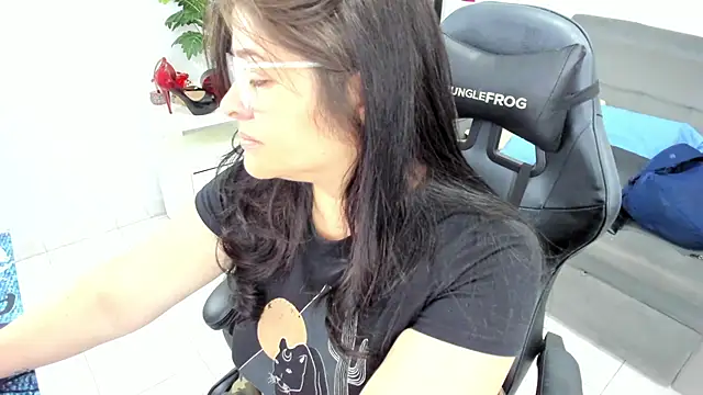 BellaFlaming online show from February 25, 2025, 11:10 am