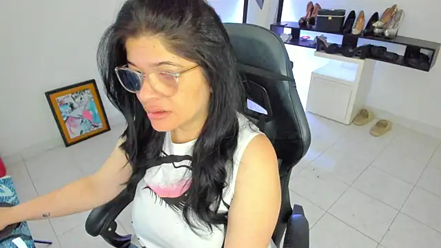 BellaFlaming online show from April 21, 2026, 10:55 am