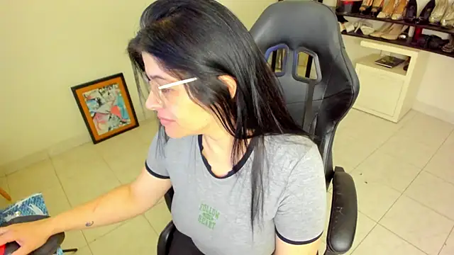 BellaFlaming online show from April 17, 2026, 10:40 am