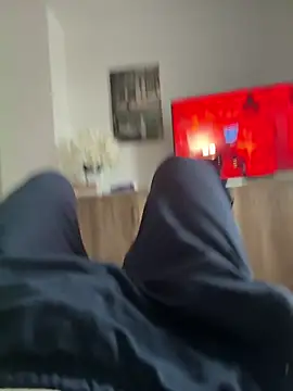 vanjbi45 online show from October 31, 2025, 2:24 pm