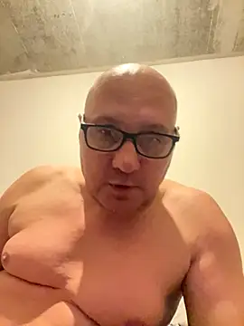 vanjbi45 online show from October 7, 2025, 7:15 pm