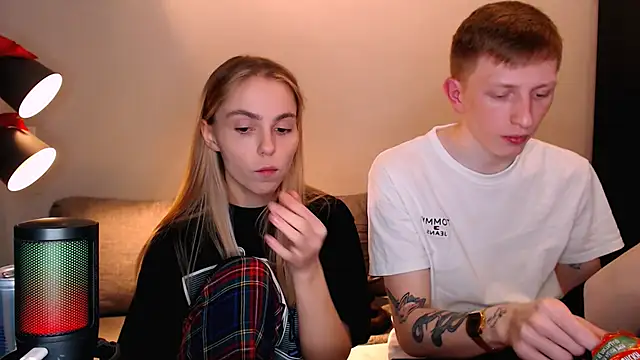 juliaanddima online show from November 12, 2025, 10:13 pm