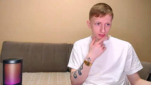 juliaanddima online show from March 10, 2026, 6:50 am