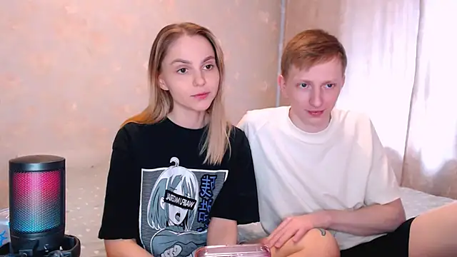 juliaanddima online show from May 26, 2026, 7:39 am