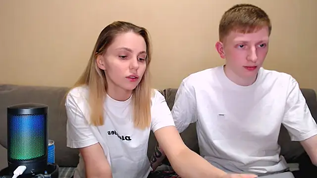 juliaanddima online show from March 14, 2026, 10:16 pm