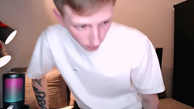 juliaanddima online show from December 1, 2025, 9:15 pm