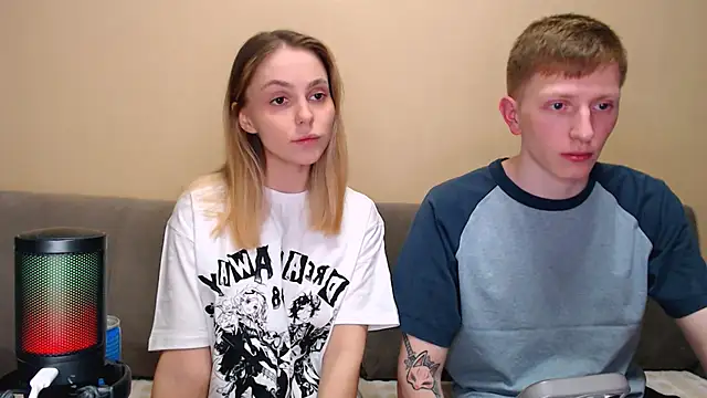 juliaanddima online show from March 20, 2026, 10:22 pm