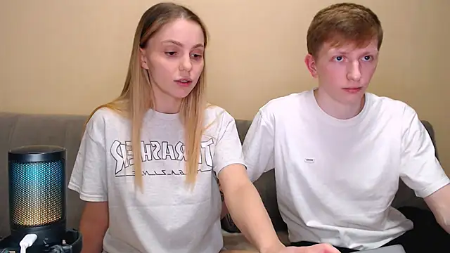 juliaanddima online show from February 25, 2026, 11:15 pm