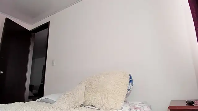 Snapshot of Room312_ chatting on July 6, 2026, 4:42 pm Room312 online show from July 6, 2026, 4:42 pm