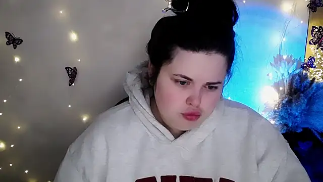 Snapshot of Emily_Mo chatting on February 6, 2026, 6:53 am Emily Mo online show from February 6, 2026, 6:53 am