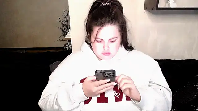 Snapshot of Emily_Mo chatting on October 26, 2025, 6:36 am Emily Mo online show from October 26, 2025, 6:36 am