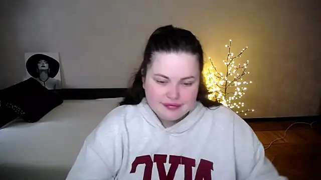 Emily Mo online show from April 18, 2026, 5:43 am