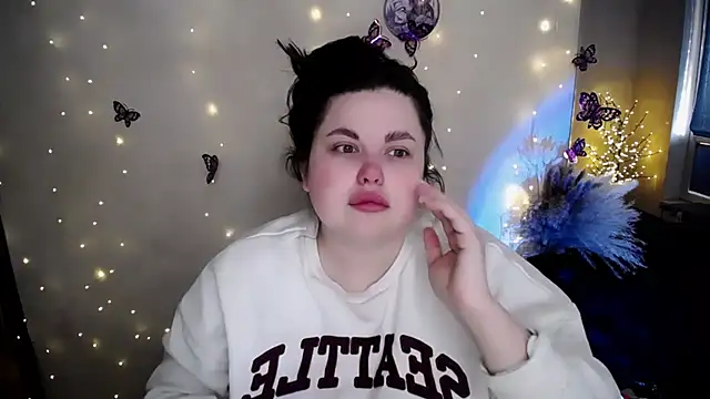 Snapshot of Emily_Mo chatting on February 4, 2026, 7:03 am Emily Mo online show from February 4, 2026, 7:03 am