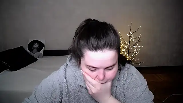 Emily Mo online show from April 10, 2026, 6:31 am