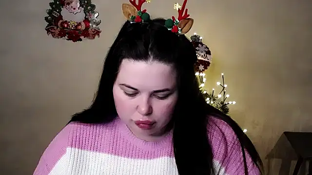 Snapshot of Emily_Mo chatting on December 15, 2025, 6:19 am Emily Mo online show from December 15, 2025, 6:19 am