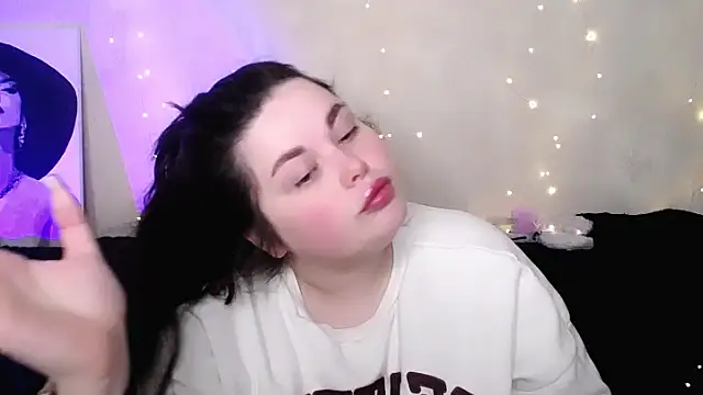 Snapshot of Emily_Mo chatting on February 24, 2026, 6:36 am Emily Mo online show from February 24, 2026, 6:36 am