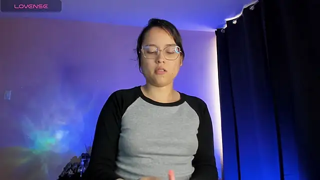 Snapshot of shantalc3rezo chatting on November 7, 2025, 8:24 pm shantalc3rezo online show from November 7, 2025, 8:24 pm