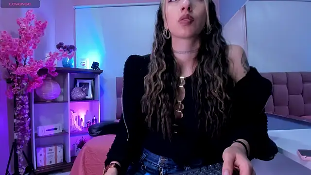 Snapshot of mia_thompsonn_ chatting on November 27, 2025, 2:17 pm mia thompsonn online show from November 27, 2025, 2:17 pm