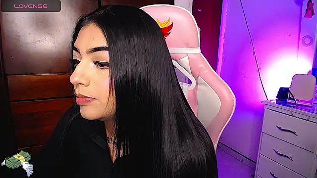 Snapshot of eva_six chatting on January 17, 2025, 8:33 pm eva six online show from January 17, 2025, 8:33 pm