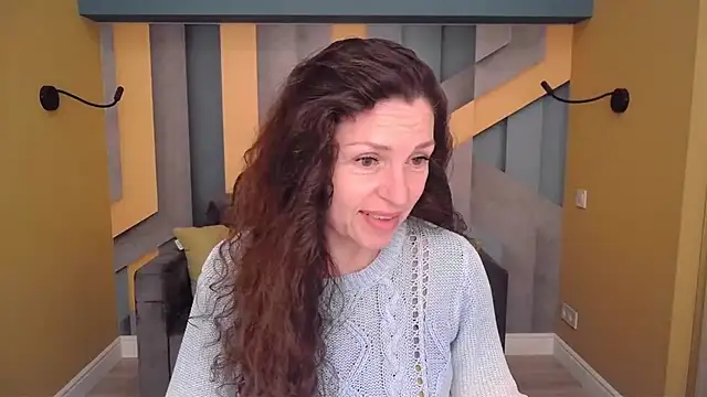 EllaLong online show from April 19, 2026, 11:44 am