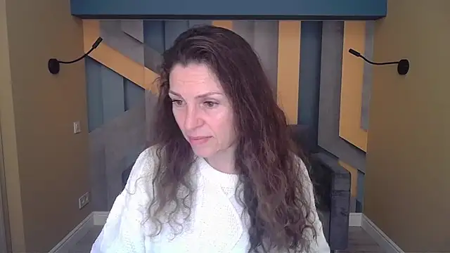 Snapshot of EllaLong chatting on November 30, 2025, 12:28 pm EllaLong online show from November 30, 2025, 12:28 pm