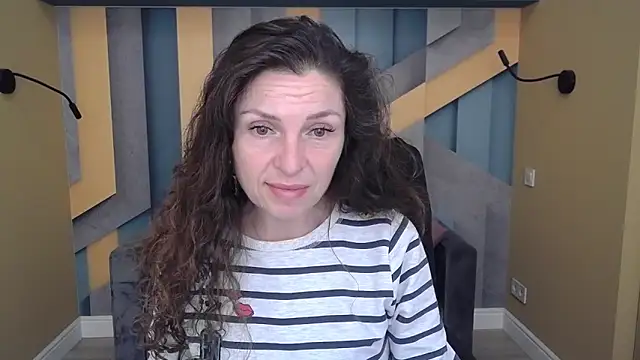 Snapshot of EllaLong chatting on October 30, 2025, 12:36 pm EllaLong online show from October 30, 2025, 12:36 pm