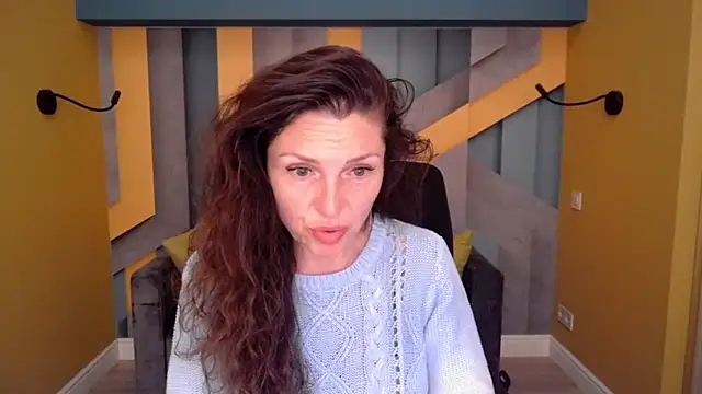 EllaLong online show from April 22, 2026, 11:28 am