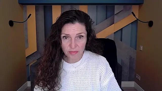 Snapshot of EllaLong chatting on November 11, 2025, 12:33 pm EllaLong online show from November 11, 2025, 12:33 pm