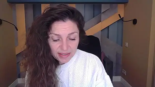 Snapshot of EllaLong chatting on November 4, 2025, 12:31 pm EllaLong online show from November 4, 2025, 12:31 pm