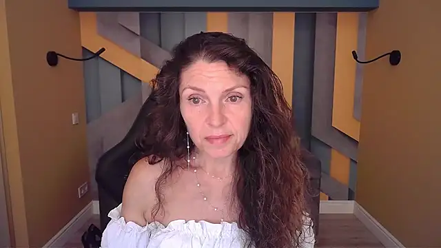 EllaLong online show from July 18, 2026, 11:19 am