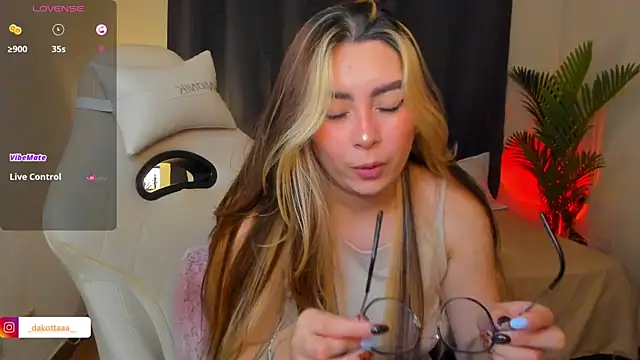 Snapshot of dakottaa_ chatting on July 22, 2026, 12:12 am dakottaa online show from July 22, 2026, 12:12 am