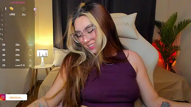 Snapshot of dakottaa_ chatting on July 8, 2026, 11:38 pm dakottaa online show from July 8, 2026, 11:38 pm