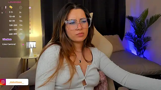 dakottaa  online show from January 16, 2026, 11:42 pm