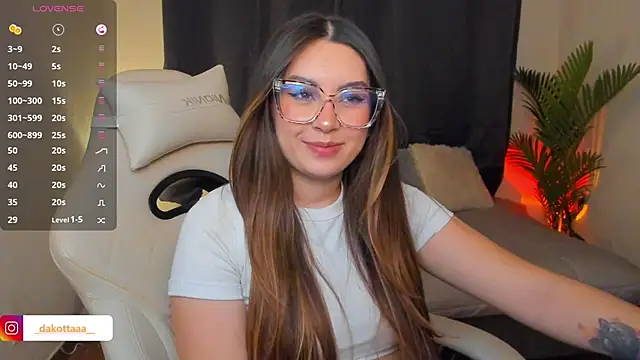 dakottaa  online show from April 9, 2026, 11:33 pm