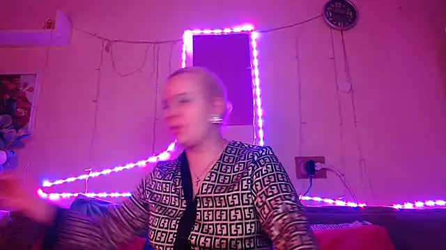 Karolina love  online show from January 9, 2025, 7:18 pm