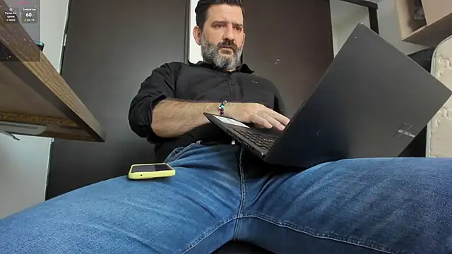 Snapshot of Maxi_TheBigDaddy chatting on May 26, 2026, 1:09 pm Maxi TheBigDaddy online show from May 26, 2026, 1:09 pm
