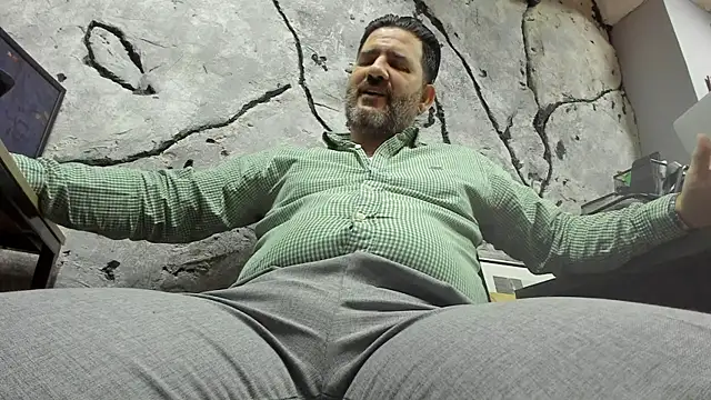 Snapshot of Maxi_TheBigDaddy chatting on October 21, 2025, 11:42 am Maxi TheBigDaddy online show from October 21, 2025, 11:42 am