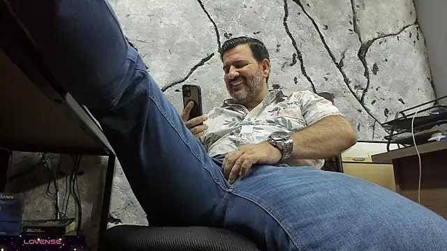 Snapshot of Maxi_TheBigDaddy chatting on October 1, 2025, 9:07 pm Maxi TheBigDaddy online show from October 1, 2025, 9:07 pm